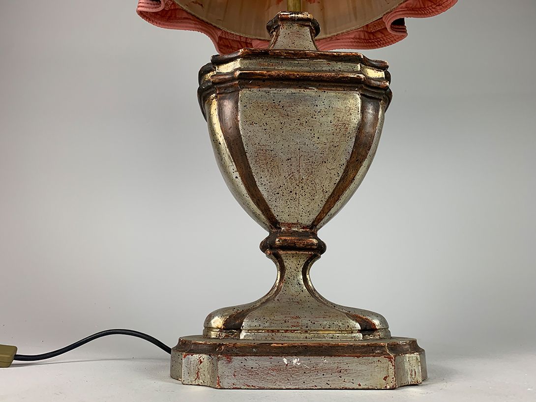 Foto Metallic Wood Table Lamp with Pink Shade h83