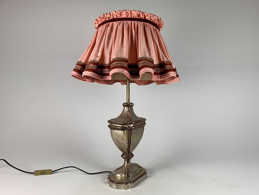 Foto Metallic Wood Table Lamp with Pink Shade h83