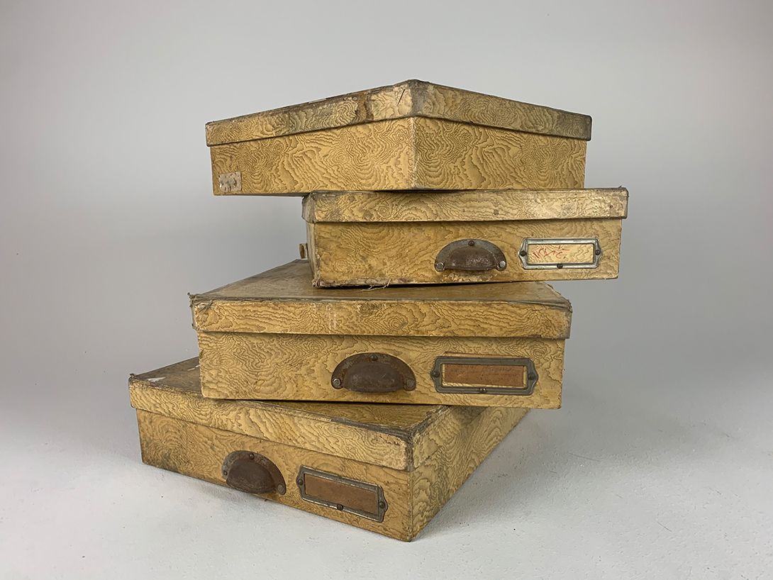 Foto Antique Cardboard Filing Boxes h10x35x40cm
