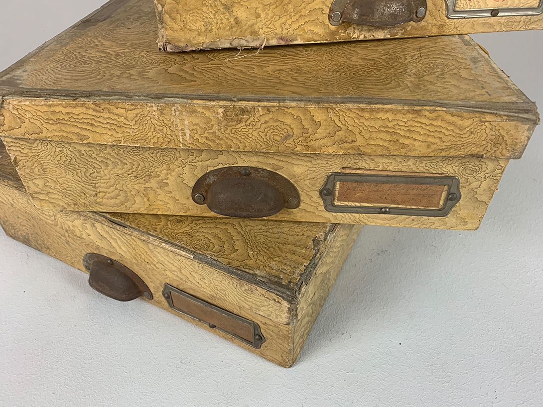 Foto Antique Cardboard Filing Boxes h10x35x40cm
