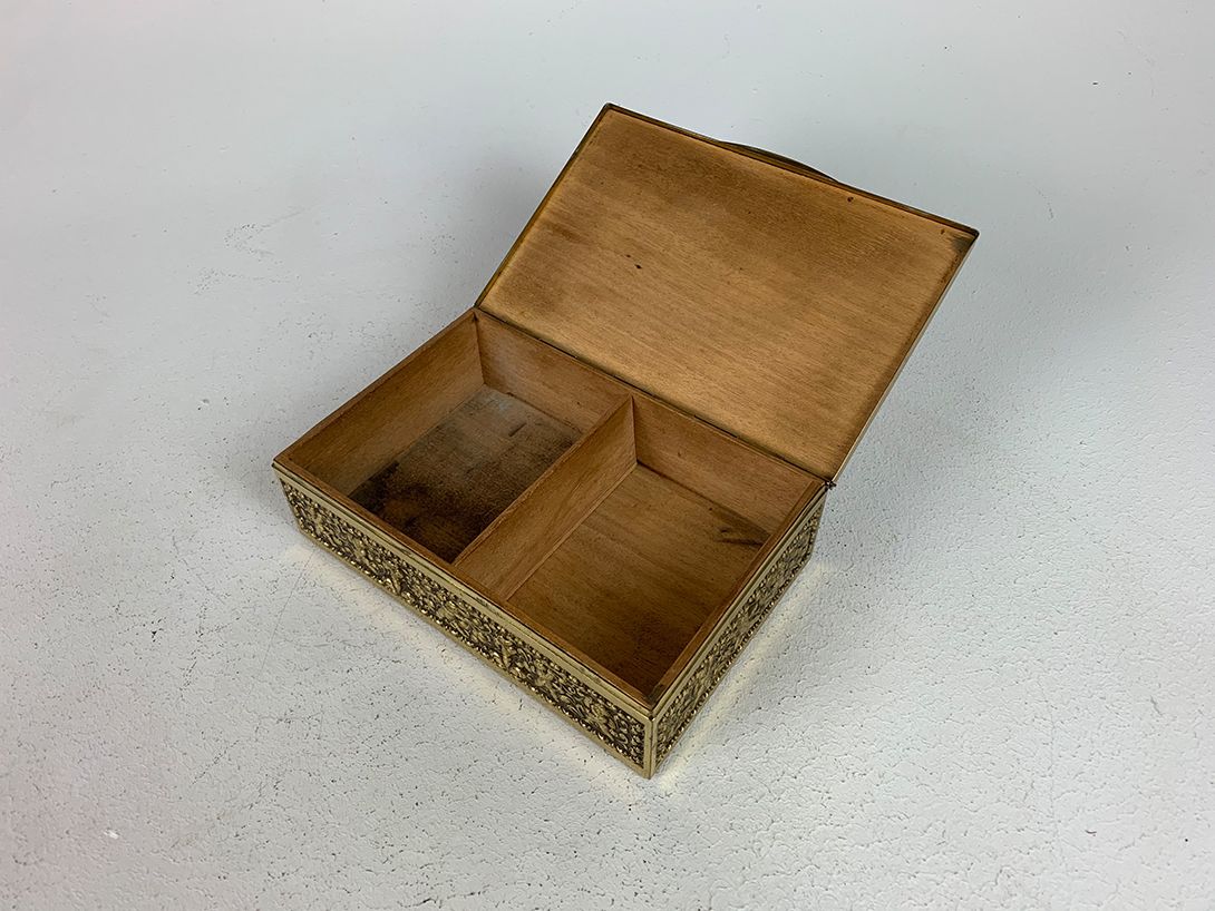 Foto Brass Metal Box with Cherubs 20x13cm