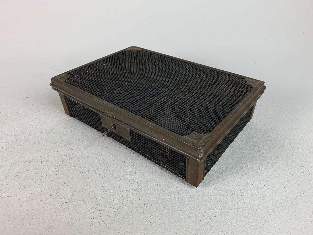 Foto Antique Metal Grid Cash Box 29x20cm