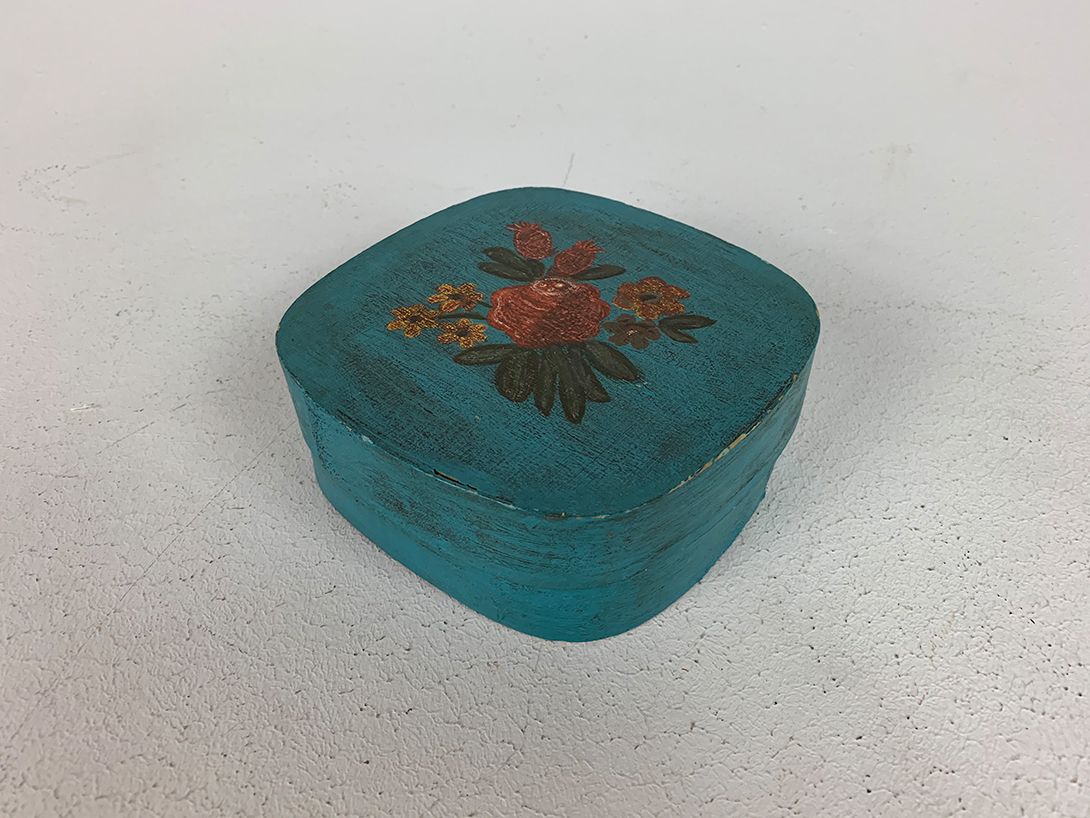 Foto Small Blue Wooden Box with Rose Painting 13x13cm