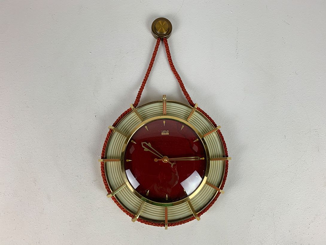 Foto UPG Halle Gold and Red Clock