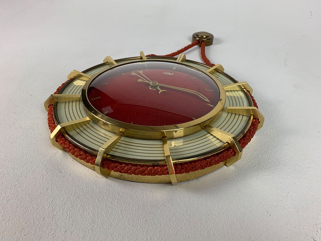 Foto UPG Halle Gold and Red Clock