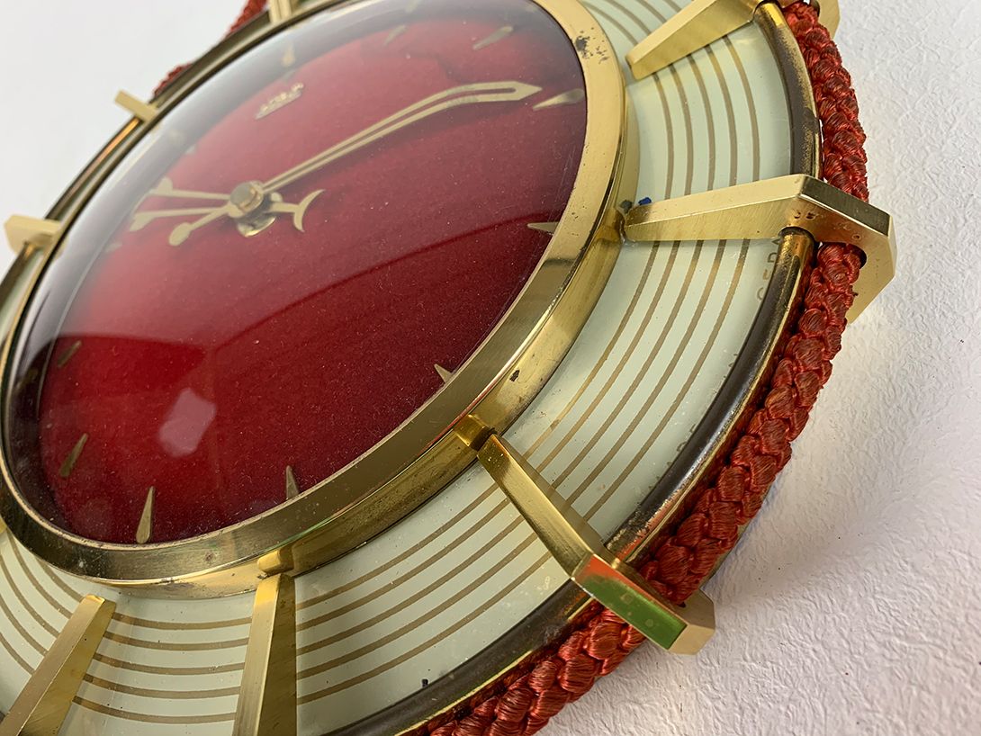 Foto UPG Halle Gold and Red Clock