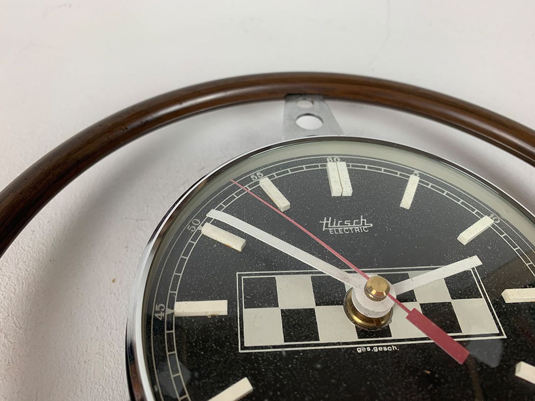 Foto Hirsch Electric Wall Clock with Wooden Steering Wheel ø27