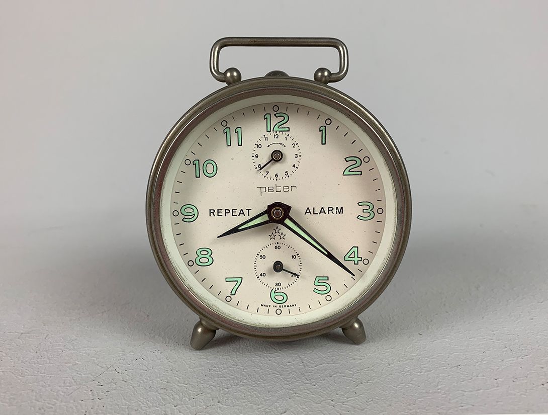 Foto Peter Repeat Alarm Table Clock h12