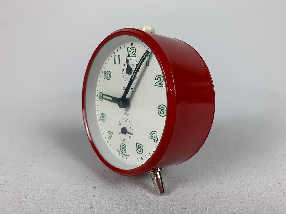 Foto Red Peter Table Clock Three Stars h10