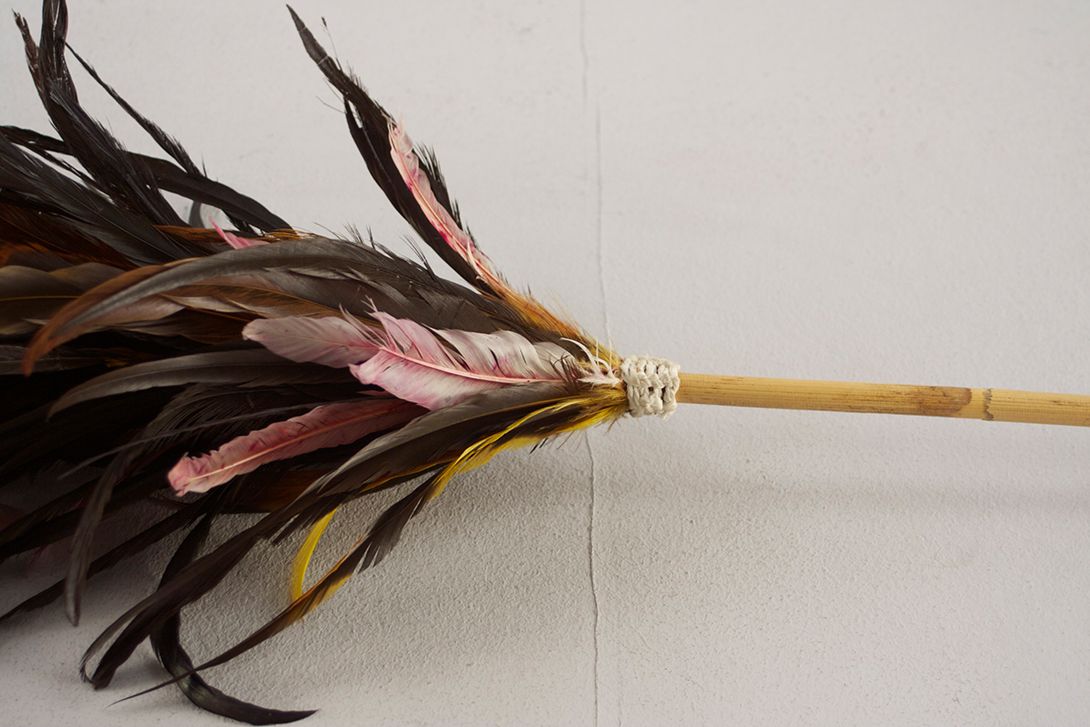 Foto Large Antique Feather Duster 120x30cm