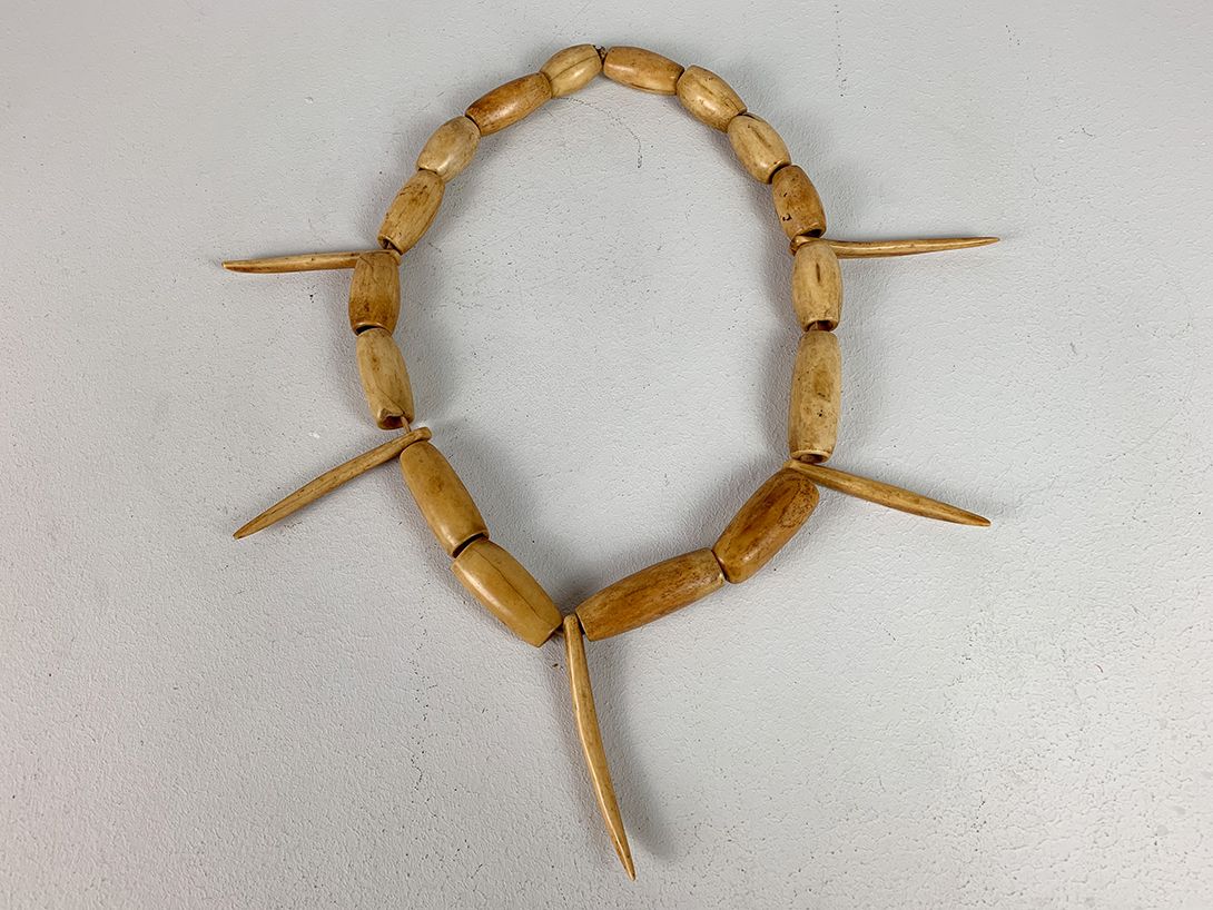 Foto Large Wooden Pearls and Spikes Necklace Senegal 1960