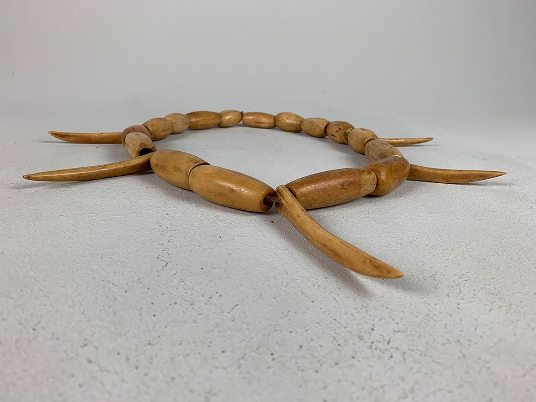 Foto Large Wooden Pearls and Spikes Necklace Senegal 1960