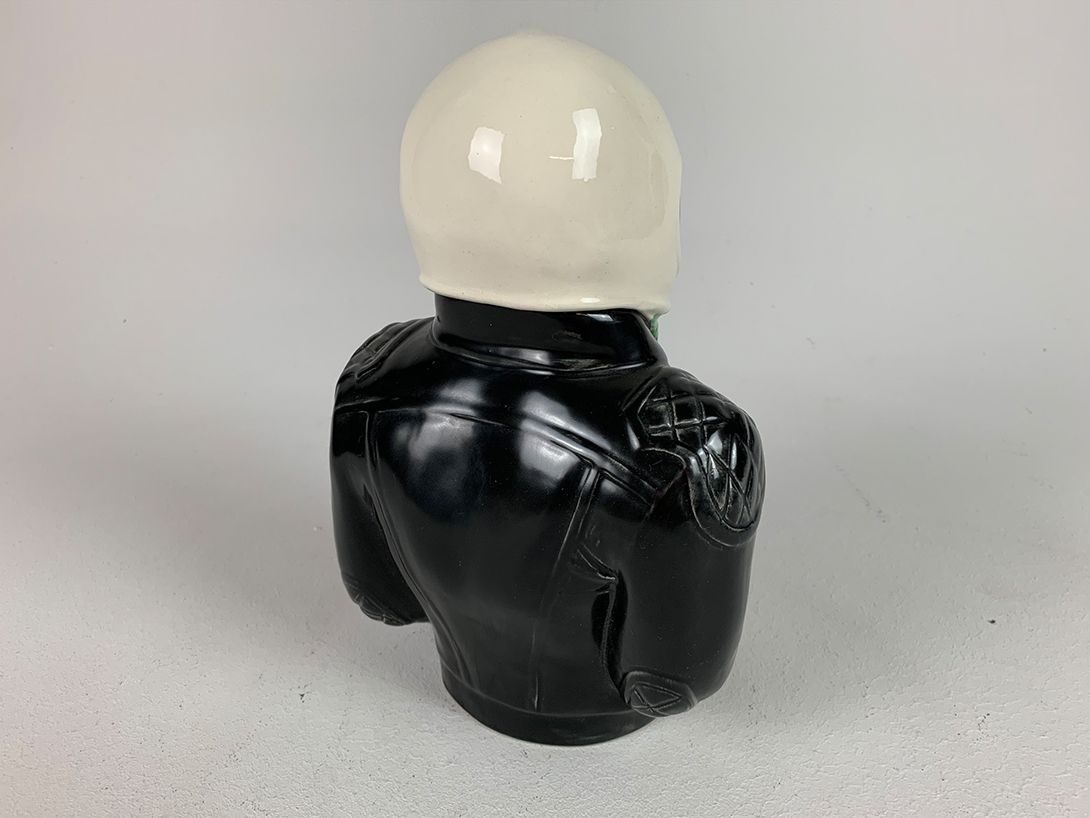 Foto Swineside Motorbike Biker Jacket and Helmet Ceramic Cookie Box Yorkshire 1980 h26