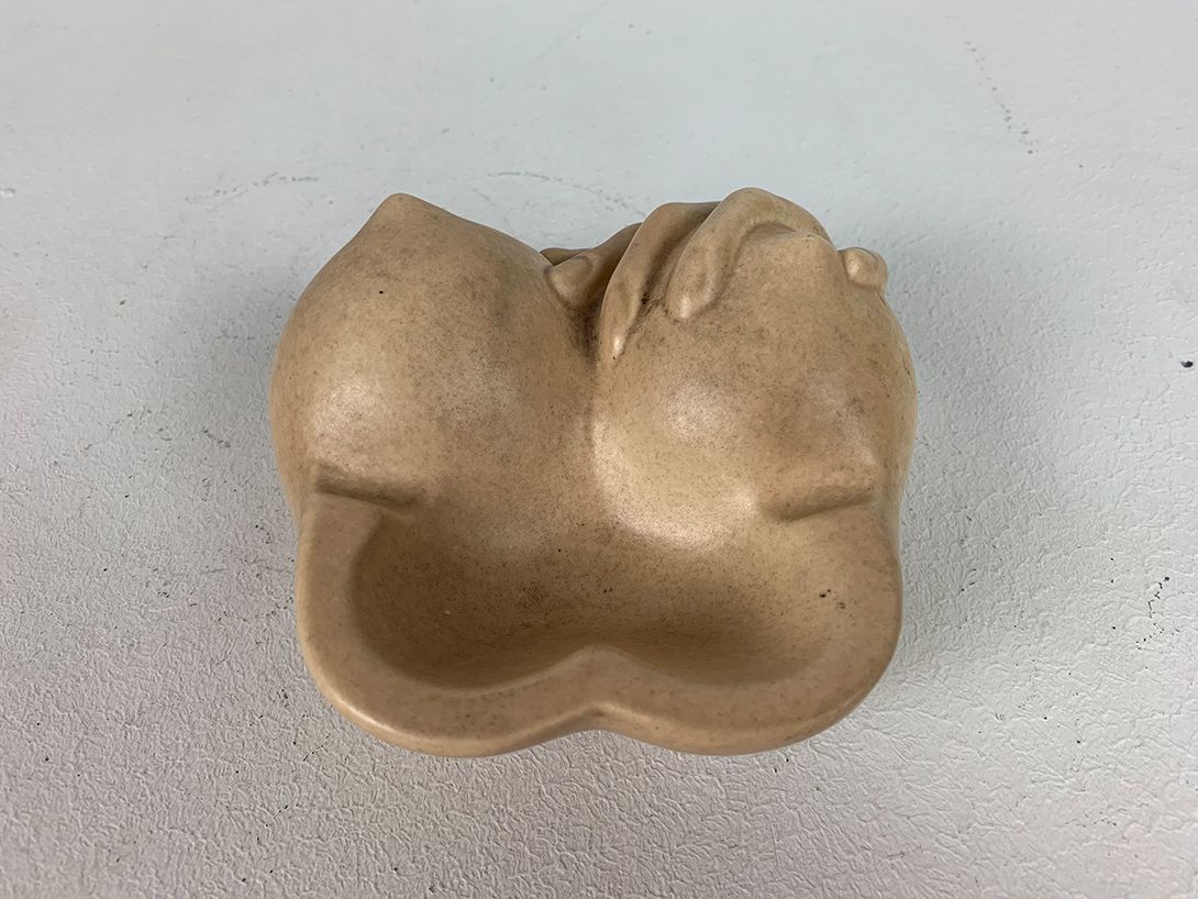 Foto Beige Ceramic Erotic Ashtray h6