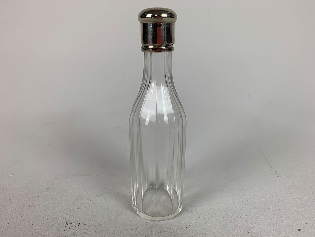 Foto Antique Glass Bottle with Silver Lid