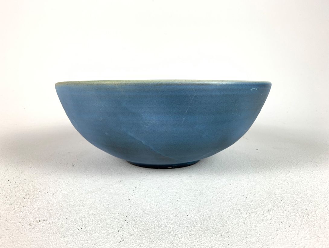 Foto Blue Ceramic Bowl with Hand Painted Flowers ø29