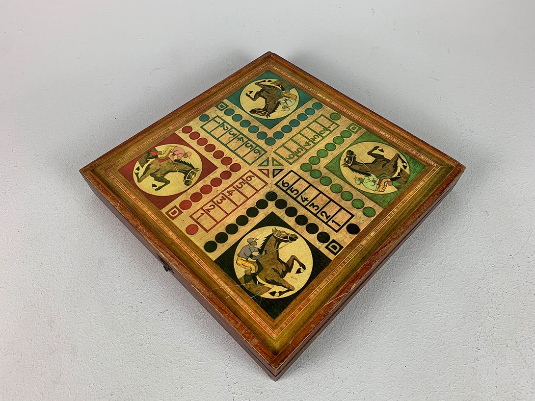 Foto French Wooden Horse Race Ludo and Chess Game Set