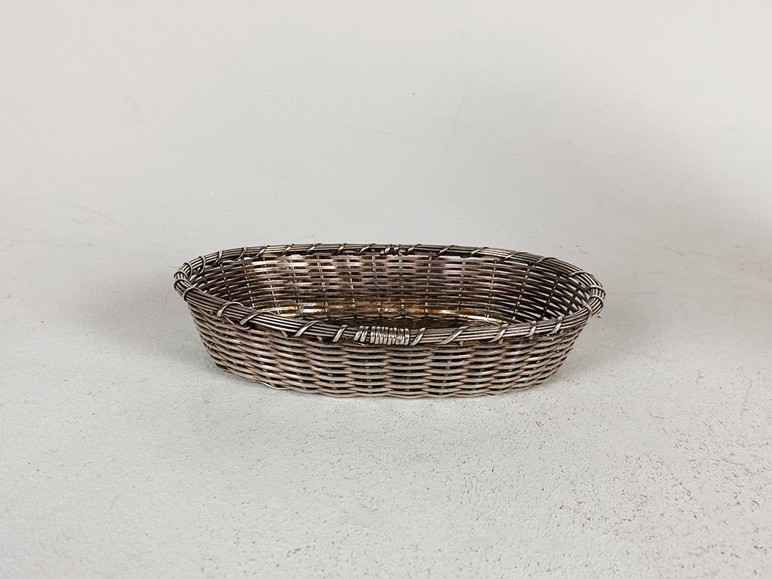 Foto Small Woven Metal Basket