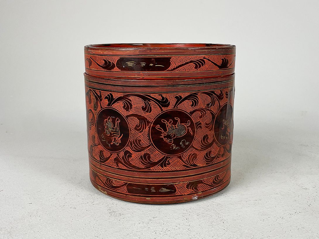 Foto Red and Round Chinese Box h15x16