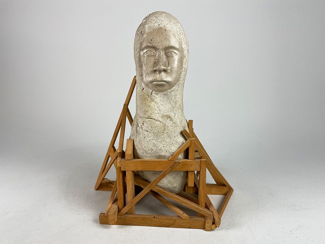 Foto Huge Knight Head under Construction