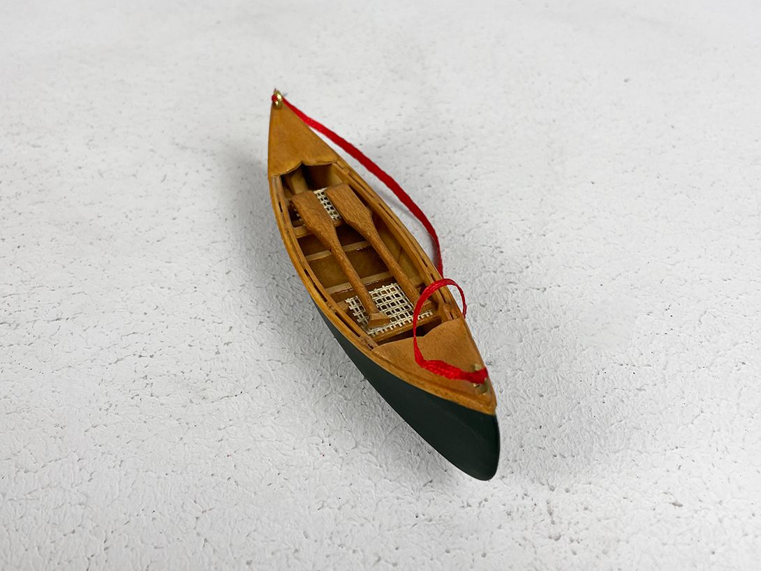 Foto Tiny Toy Canoe
