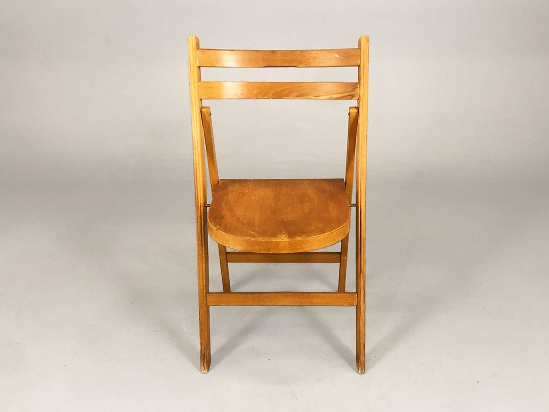 Foto Simple Wooden Folding Chair