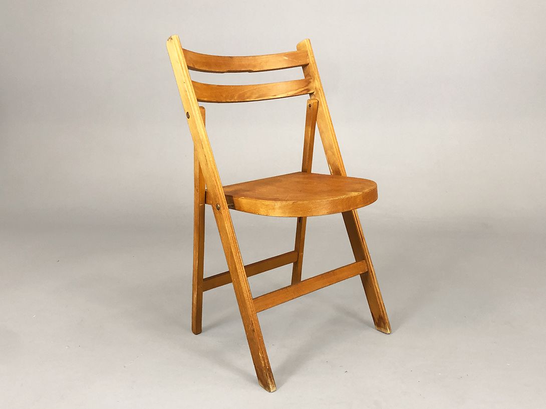 Foto Simple Wooden Folding Chair