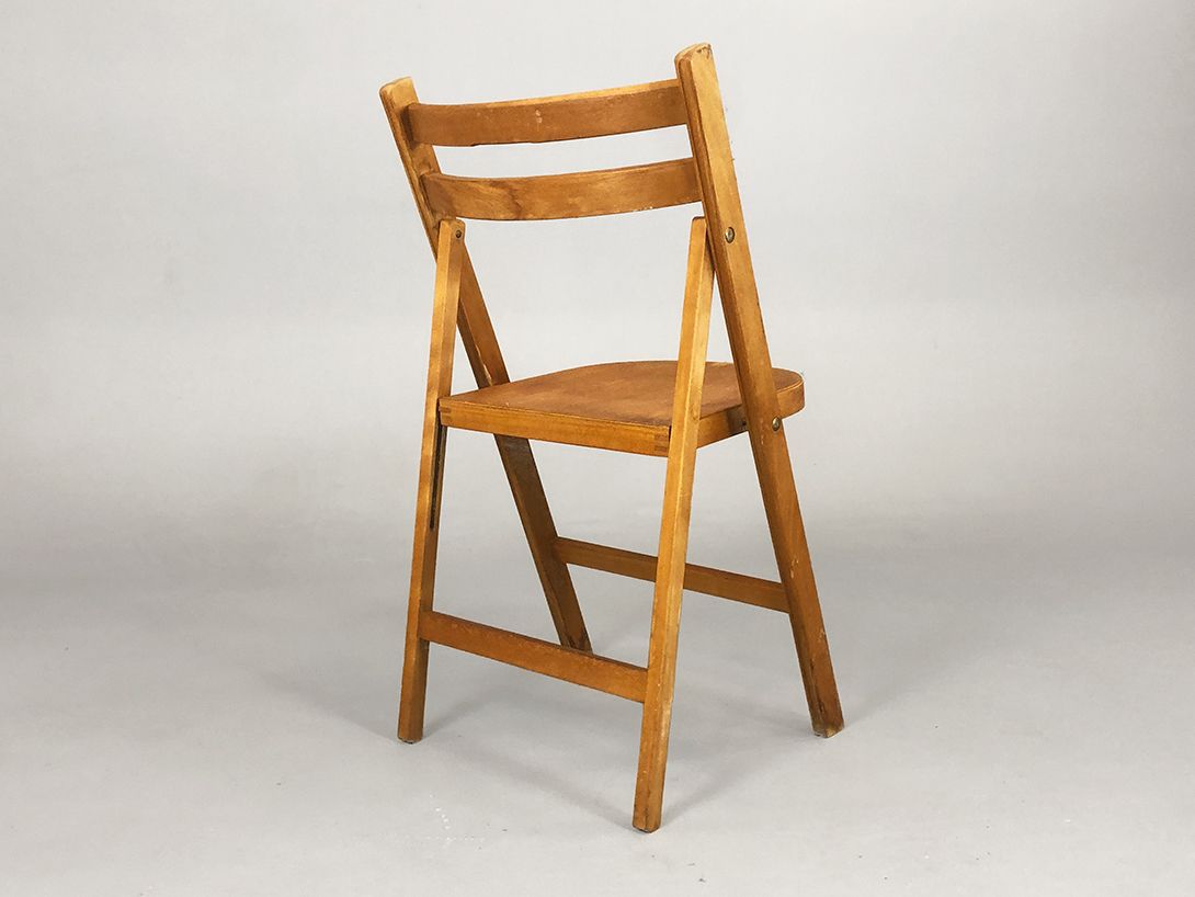 Foto Simple Wooden Folding Chair