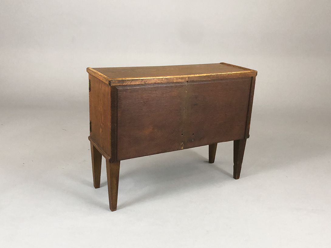 Foto Small Wooden Commode w78