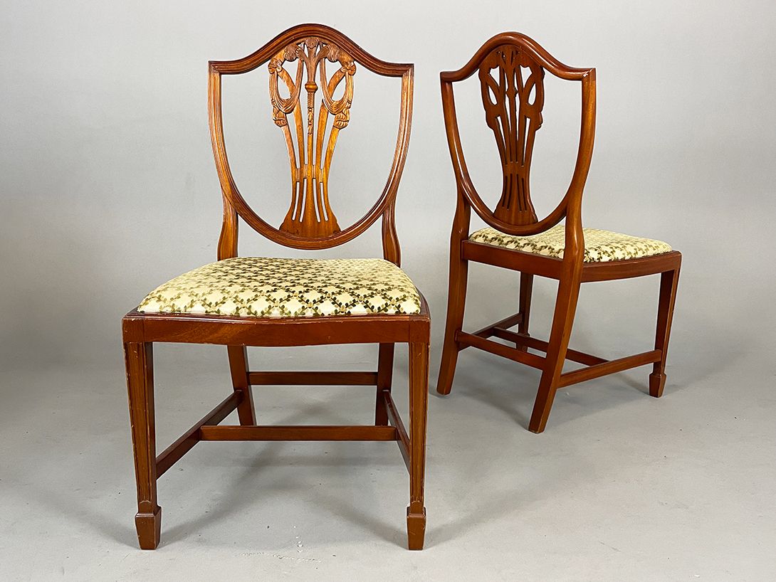 Foto Royal Carved Dining Chair with Embroidered Apolstery