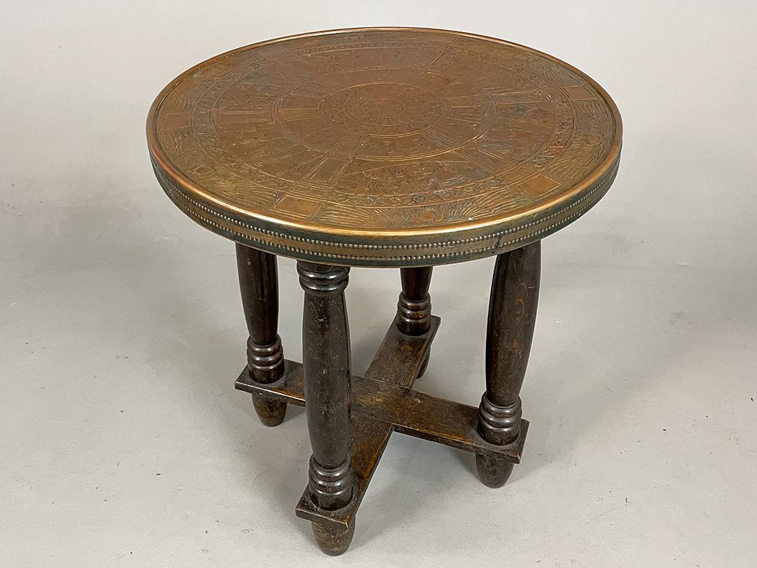 Foto Egyptian Hieroglyph Side Table h66x60