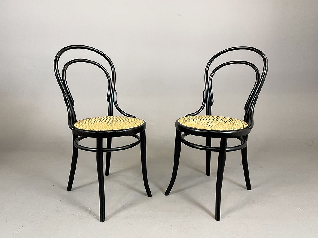 Foto Black Framed Thonet Wicker Chair