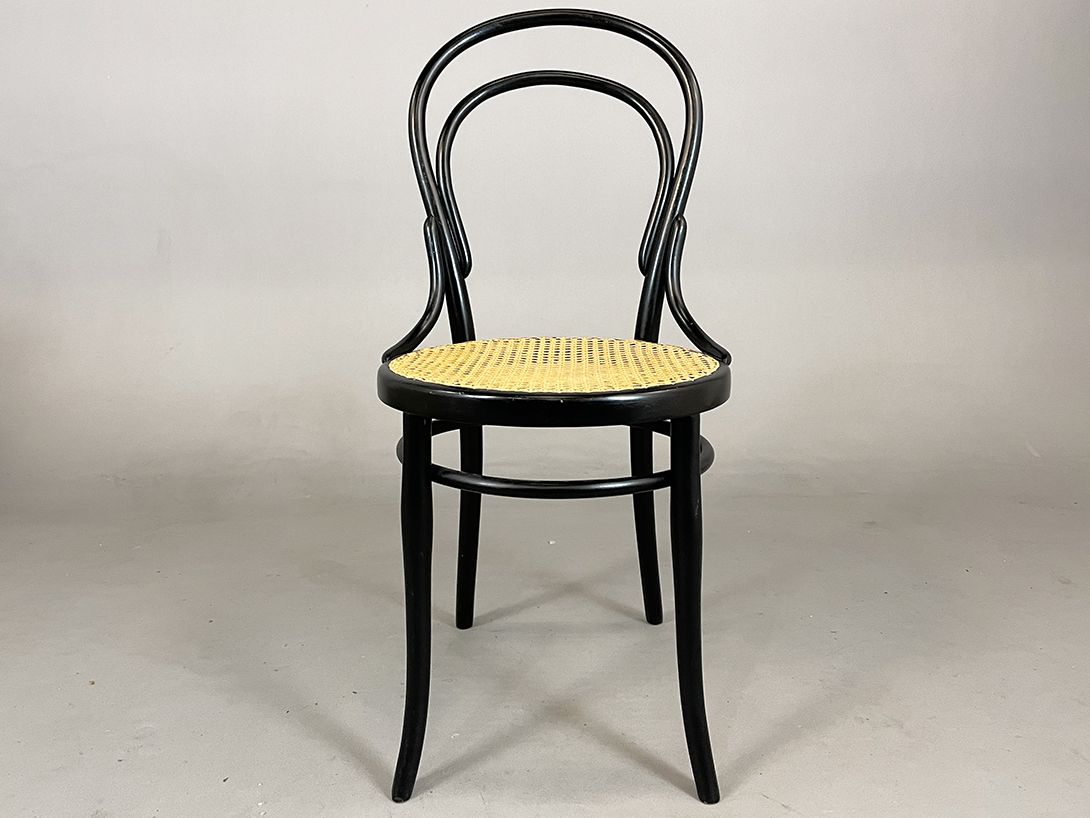 Foto Black Framed Thonet Wicker Chair
