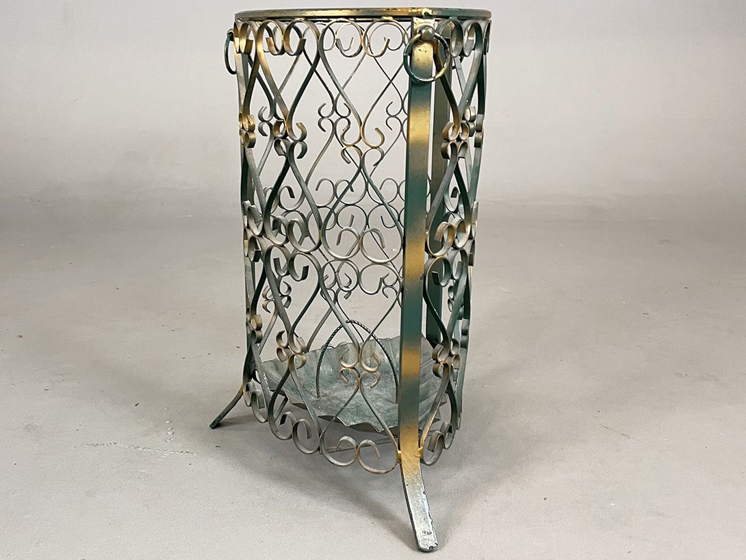 Foto Ornate Metal Bucket