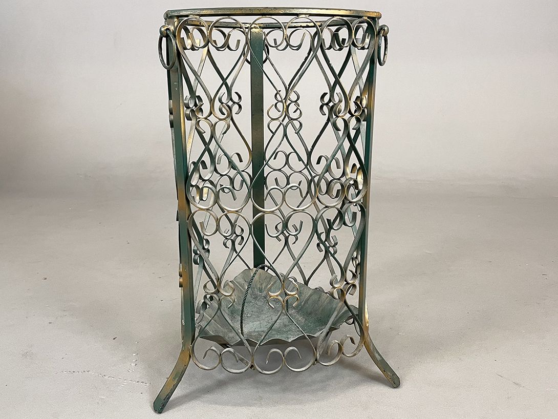 Foto Ornate Metal Bucket