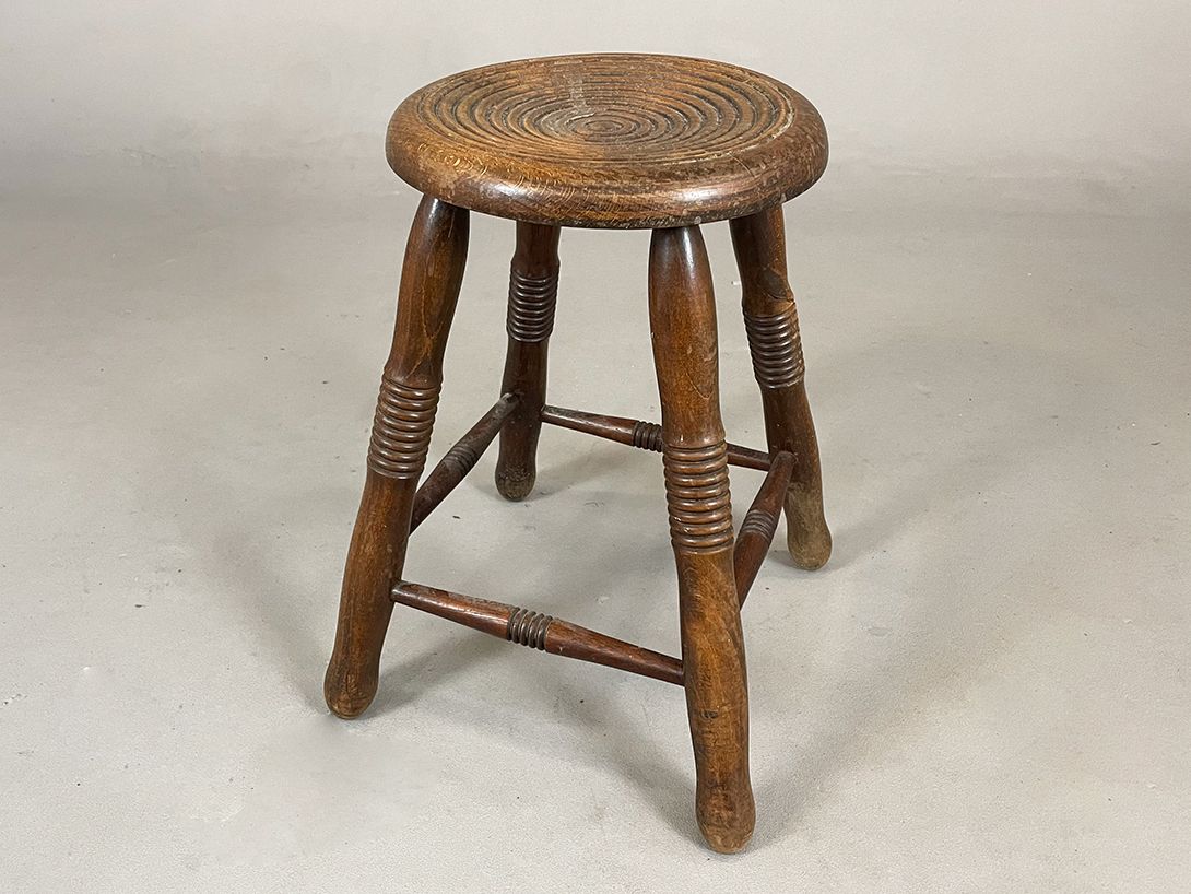 Foto Carved Wooden Milking Stool