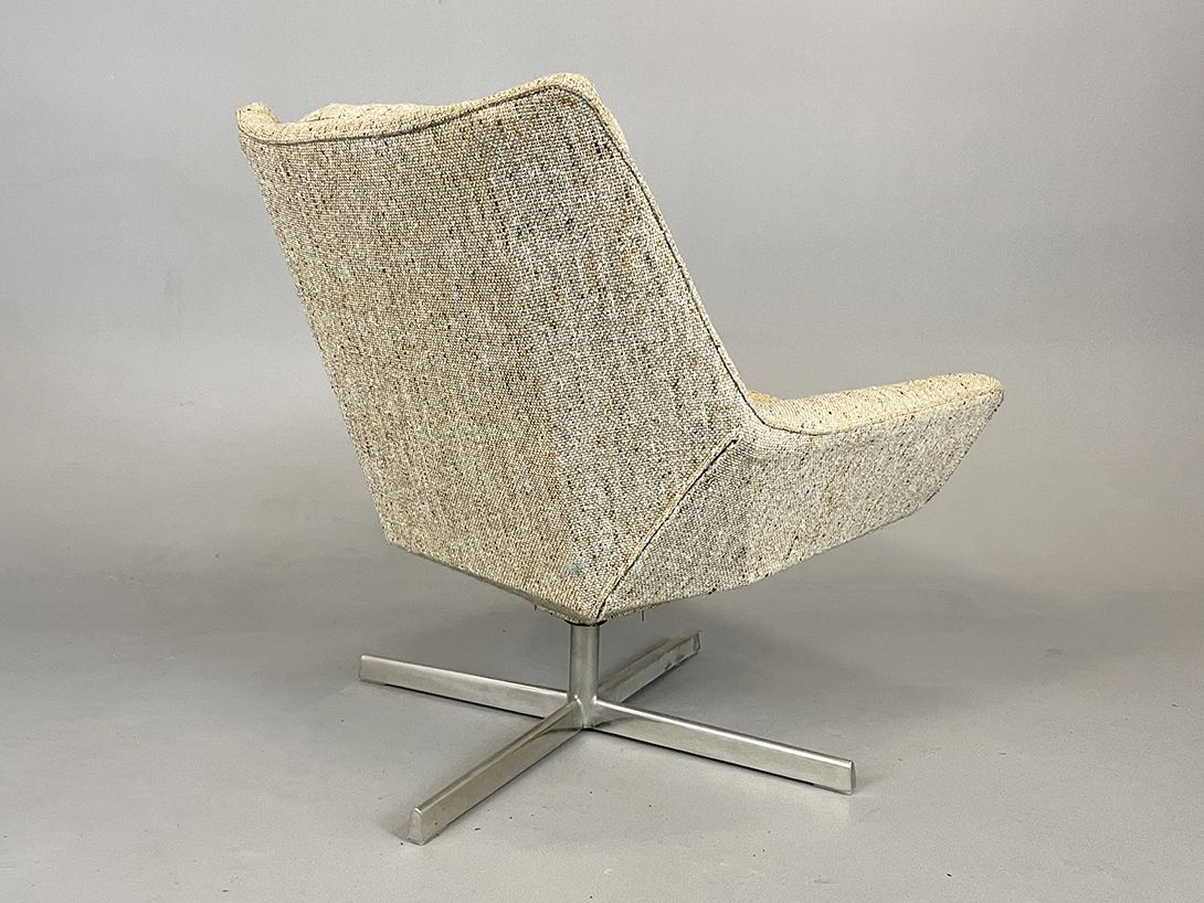Foto Wilhelm Knoll by Bert Lieber Beige Swivel Lounge Chair 1961