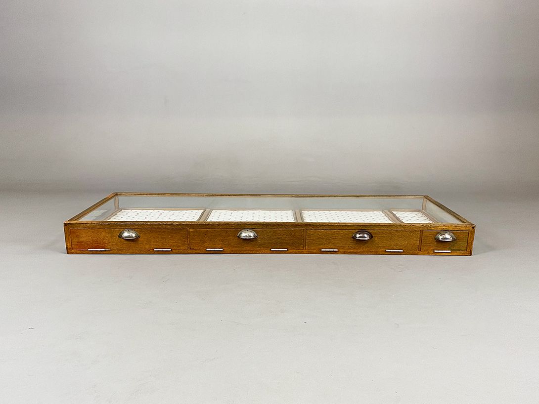 Foto Glass Top Showcase with Flowered Inlay