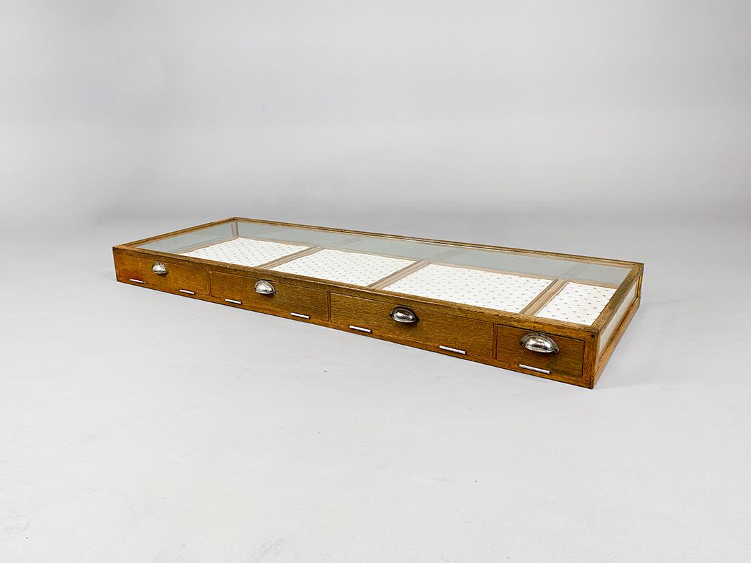 Foto Glass Top Showcase with Flowered Inlay