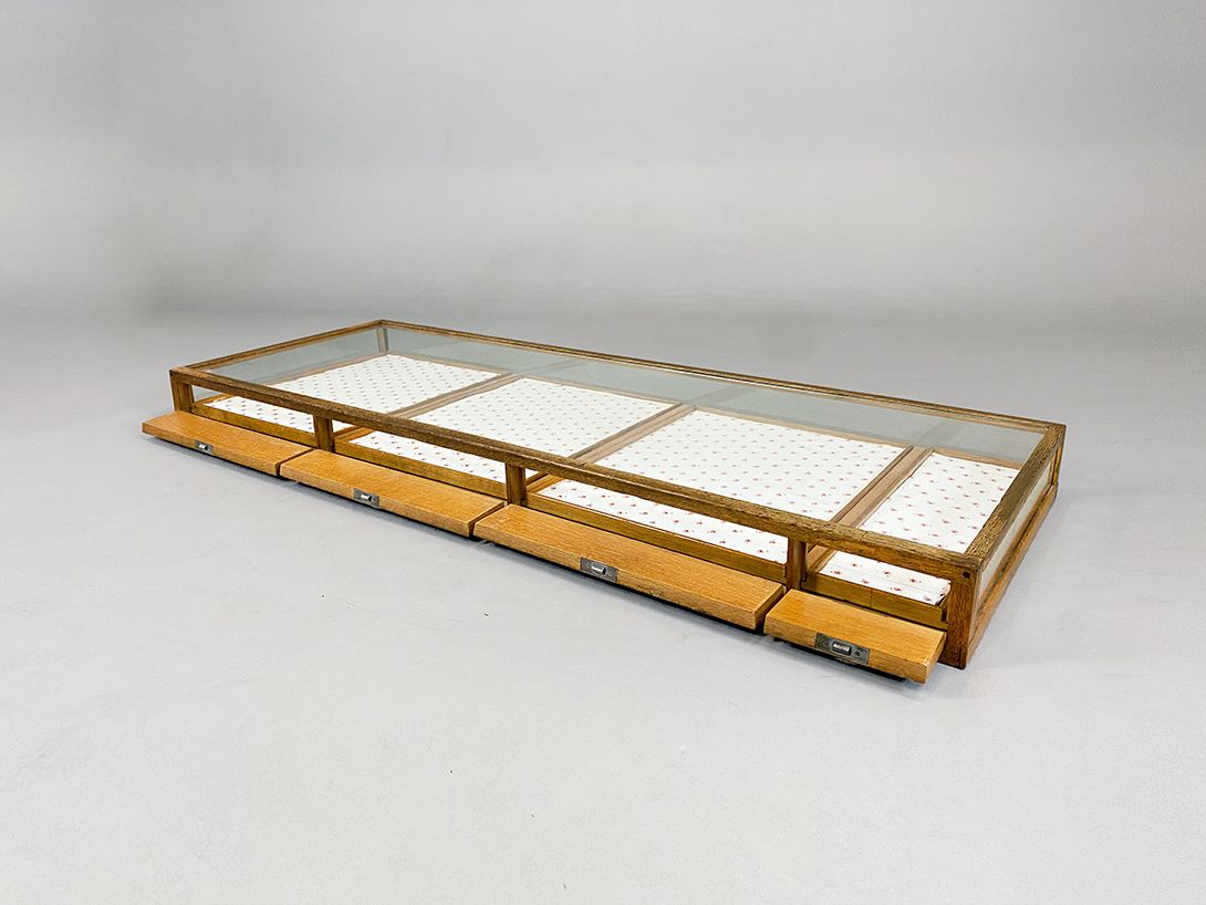 Foto Glass Top Showcase with Flowered Inlay