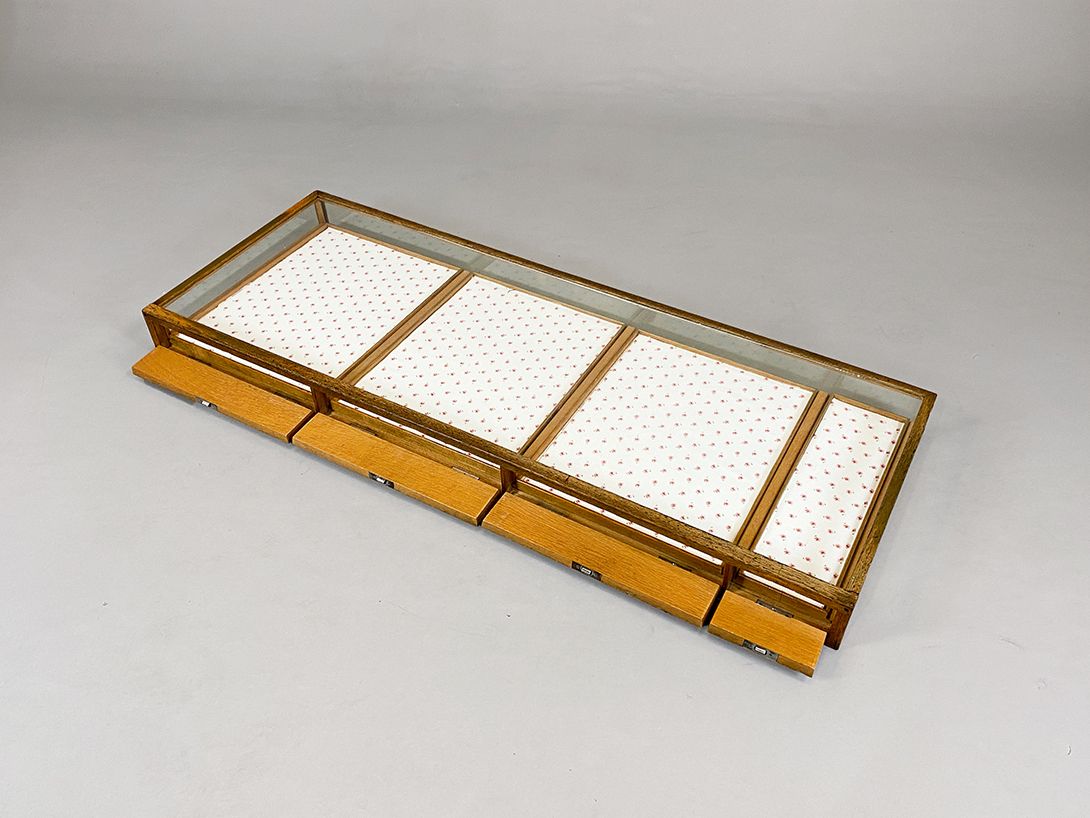 Foto Glass Top Showcase with Flowered Inlay