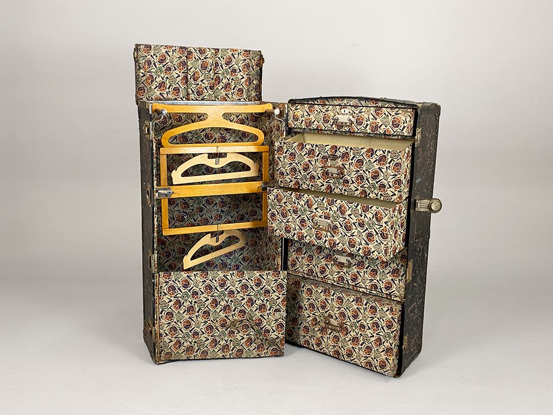 Foto Wardrobe Trunk Führer Wiesbaden h107