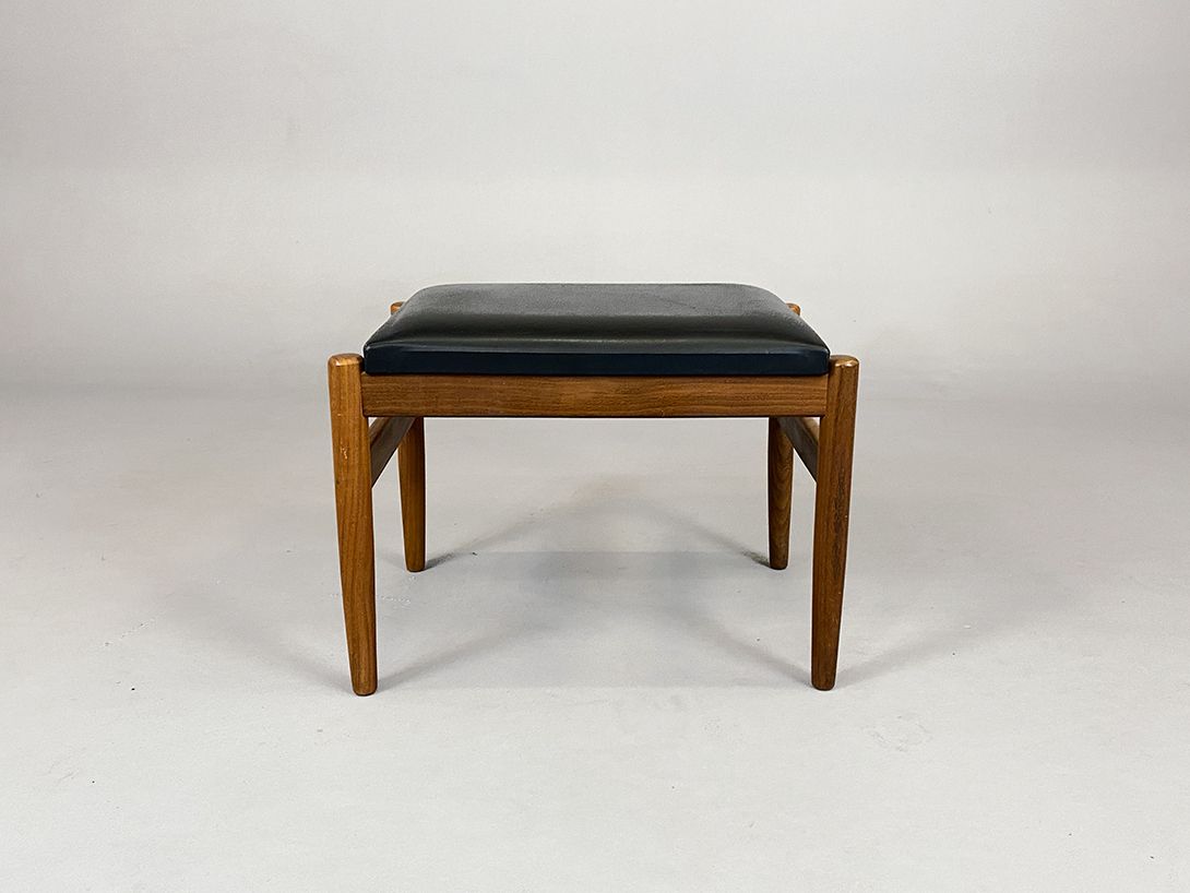 Foto Danish Leather and Teak Ottoman Stool