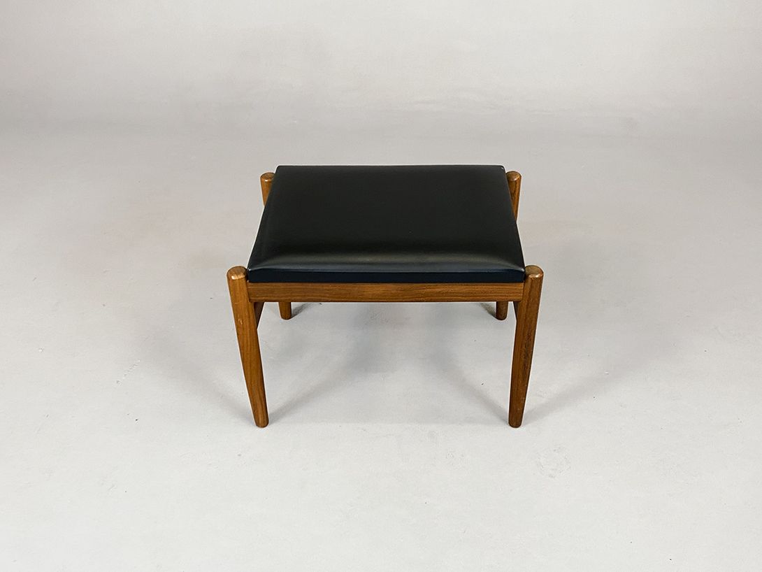 Foto Danish Leather and Teak Ottoman Stool