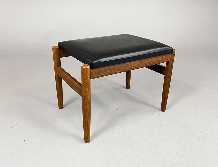Foto Danish Leather and Teak Ottoman Stool