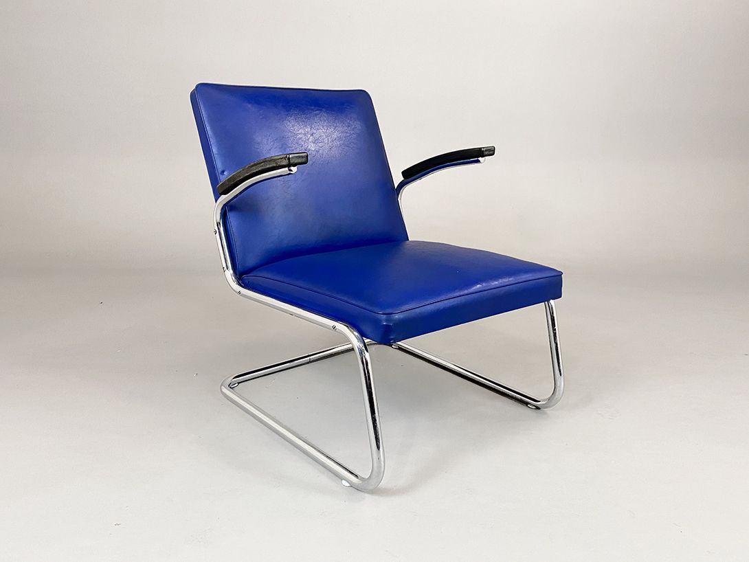 Foto Royal Blue Armchair with Chrome Frame
