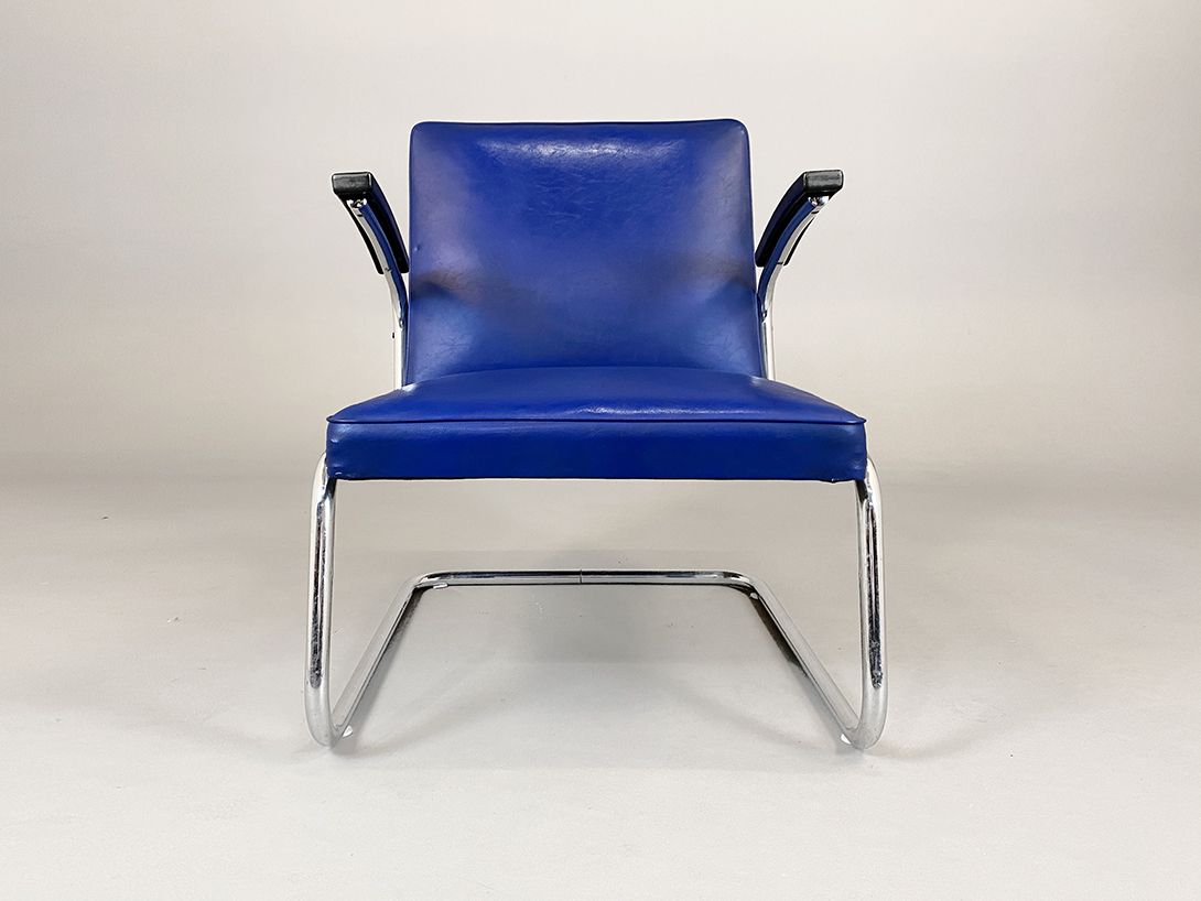Foto Royal Blue Armchair with Chrome Frame