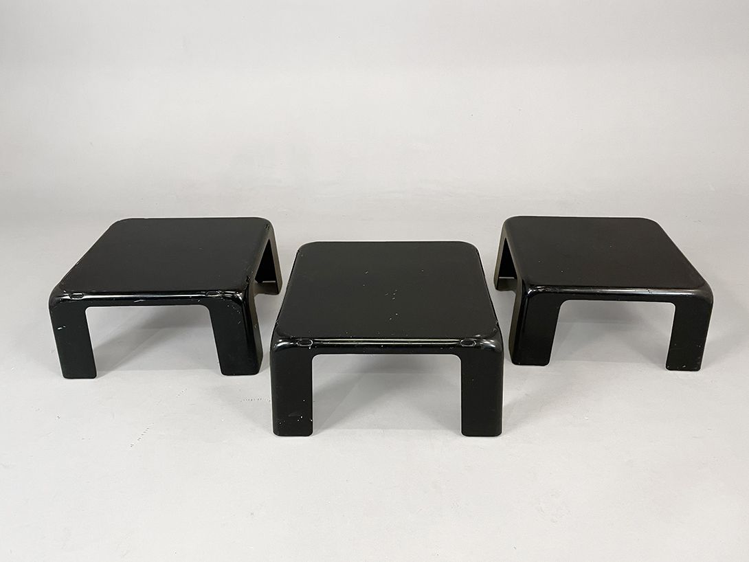 Foto Black Fiberglass Nesting Tables C&#038;B Italia by Mario Bellini h22x44