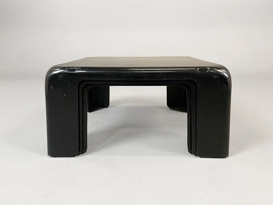 Foto Black Fiberglass Nesting Tables C&#038;B Italia by Mario Bellini h22x44