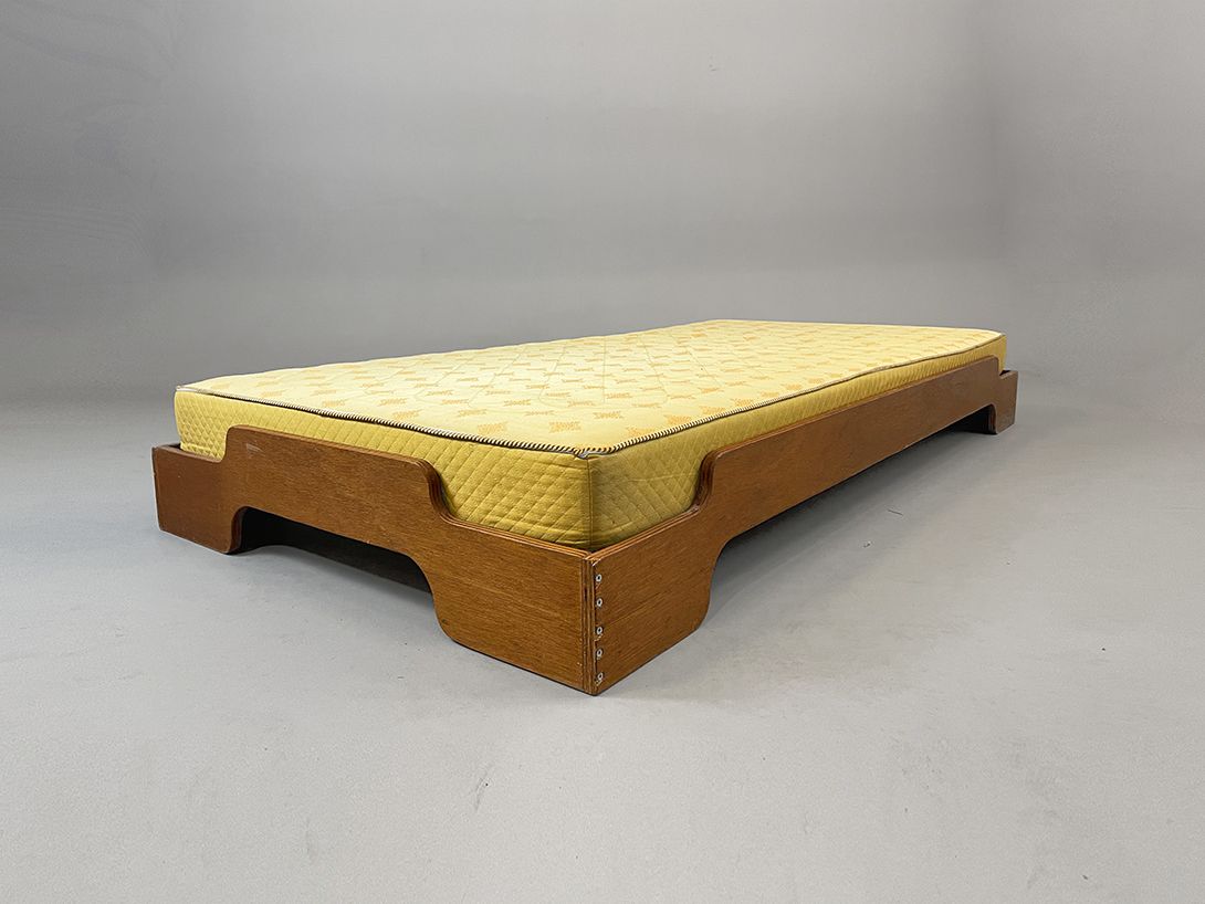 Foto Danish Staple Teak Bed with Mattress